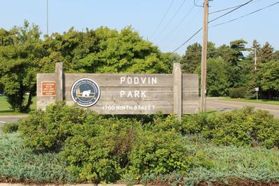 podvin_park_sign_2.jpg